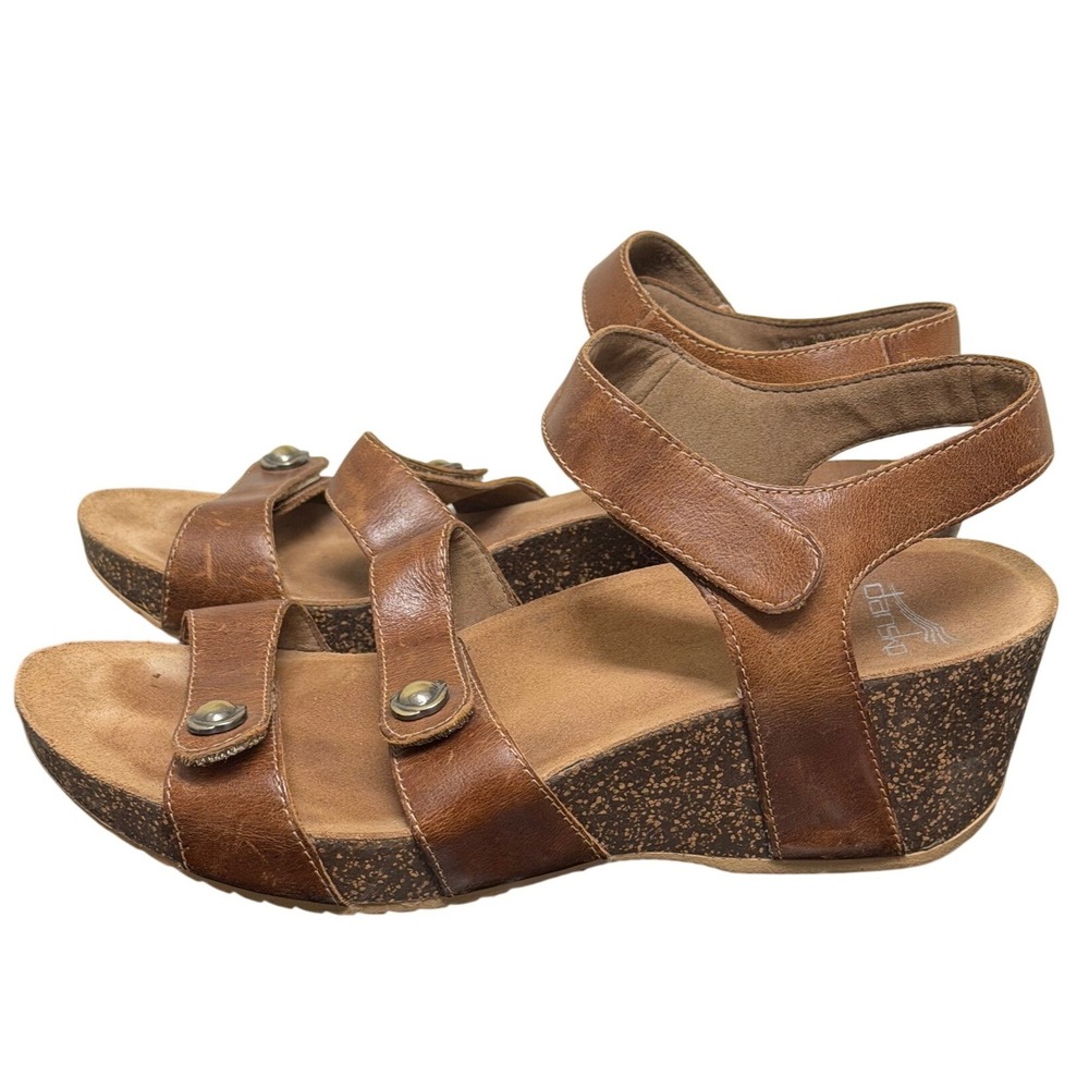 Dansko Wedge Sandals Womens 39 8.5 - 9 Season Tan Brown Leather Studded EUC